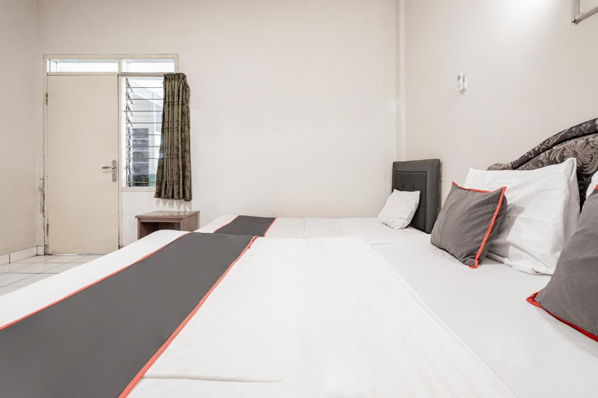 Collection O Hotel Sanira Μπαντούνγκ Εξωτερικό φωτογραφία