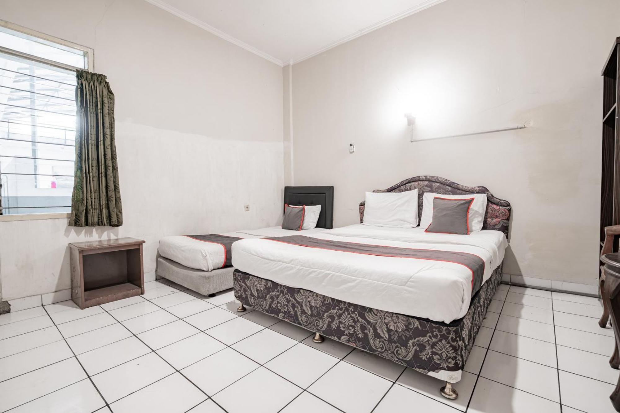 Collection O Hotel Sanira Μπαντούνγκ Εξωτερικό φωτογραφία