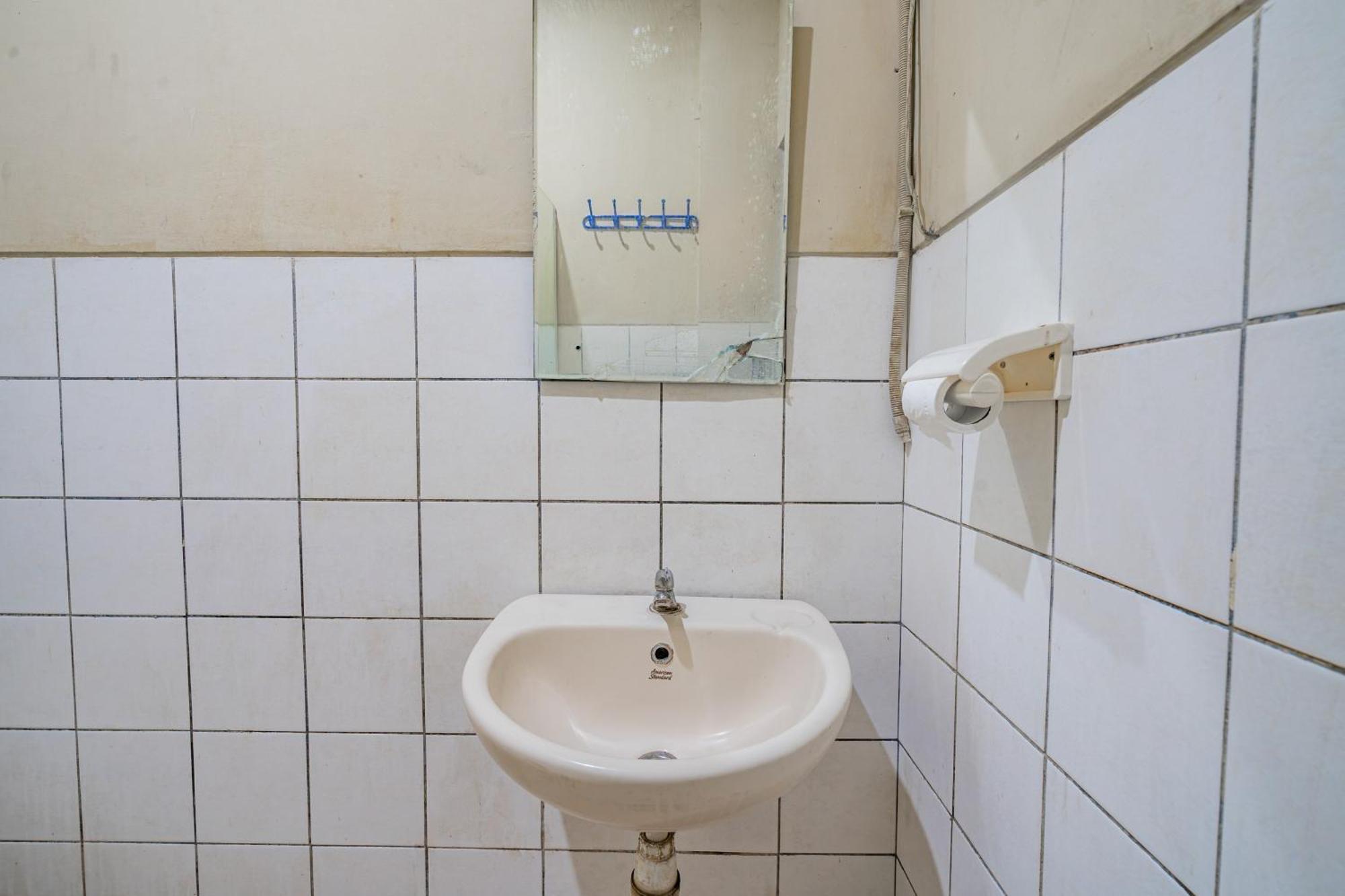 Collection O Hotel Sanira Μπαντούνγκ Εξωτερικό φωτογραφία